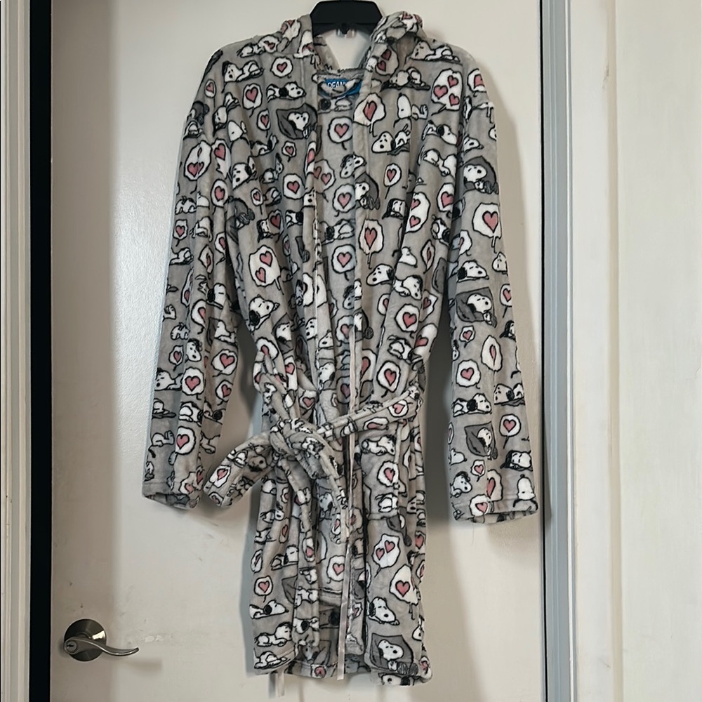 Peanuts Gray Hooded Robe with Heart and Cloud Pattern